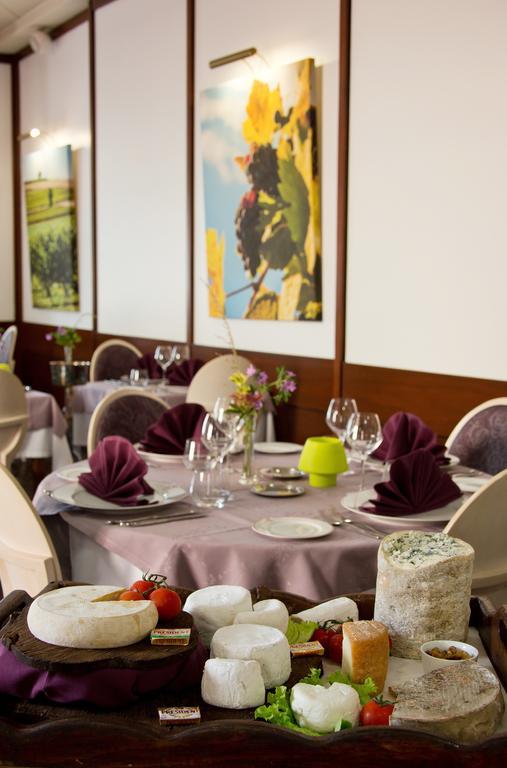 Logis Hotel-Restaurant Le Chene Vert Сен-Пурсен-сюр-Сьюль Экстерьер фото