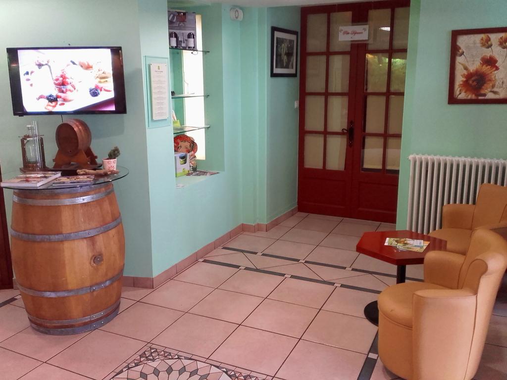 Logis Hotel-Restaurant Le Chene Vert Сен-Пурсен-сюр-Сьюль Экстерьер фото
