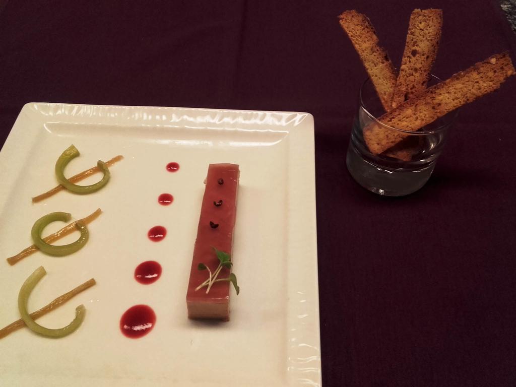 Logis Hotel-Restaurant Le Chene Vert Сен-Пурсен-сюр-Сьюль Экстерьер фото